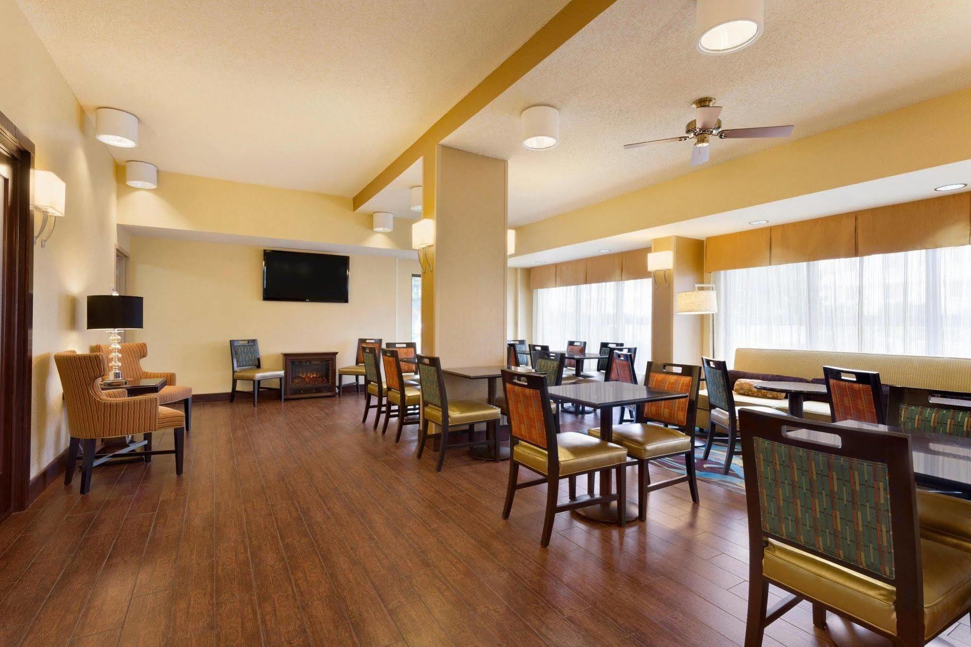 Hampton Inn Dallas Irving Las Colinas Exterior foto